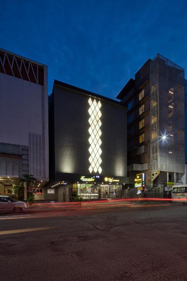 Hotel Sifat International Surate Extérieur photo
