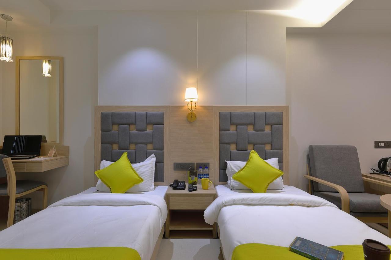 Hotel Sifat International Surate Extérieur photo