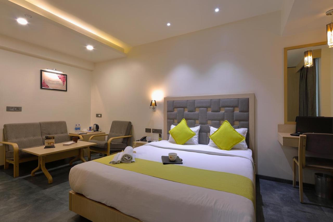 Hotel Sifat International Surate Extérieur photo