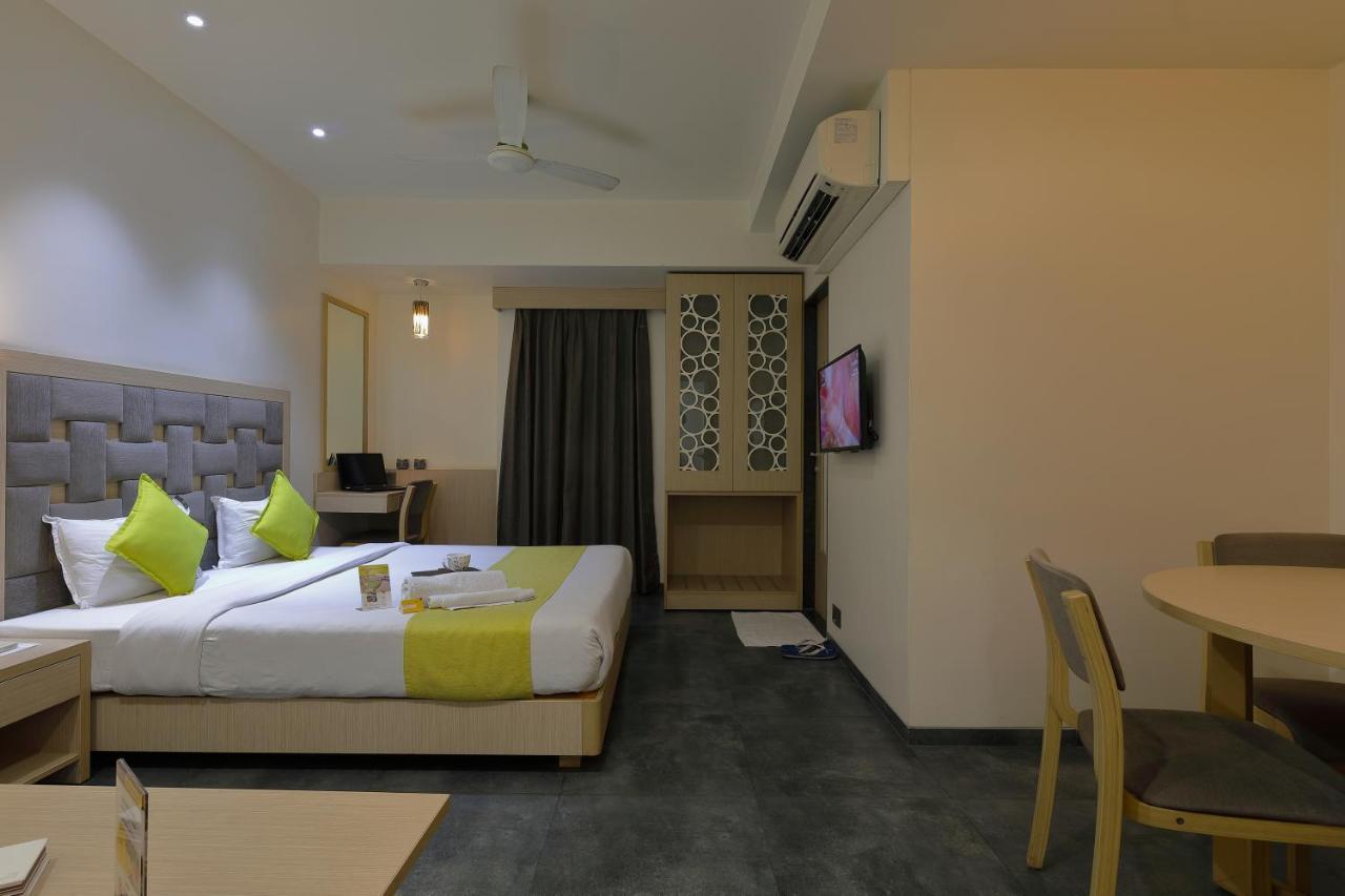 Hotel Sifat International Surate Extérieur photo