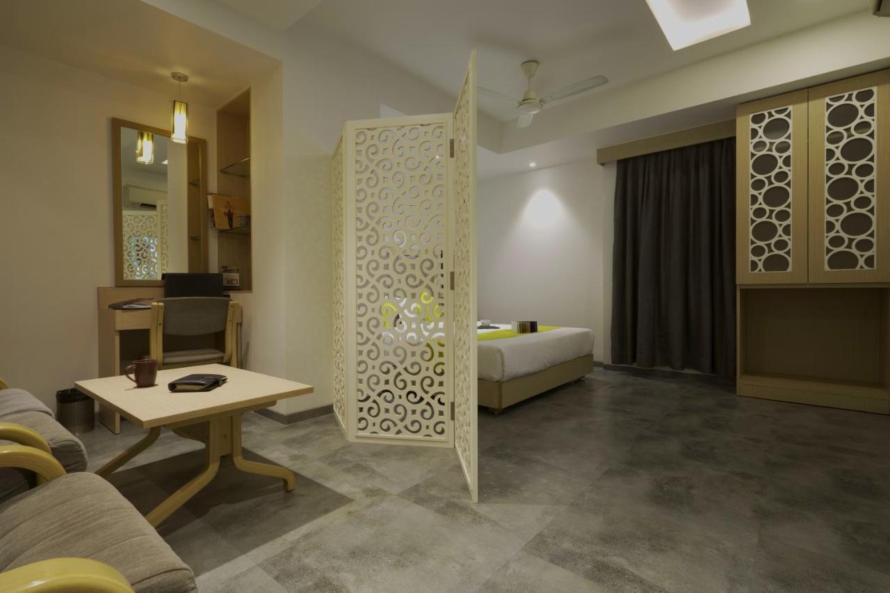 Hotel Sifat International Surate Extérieur photo