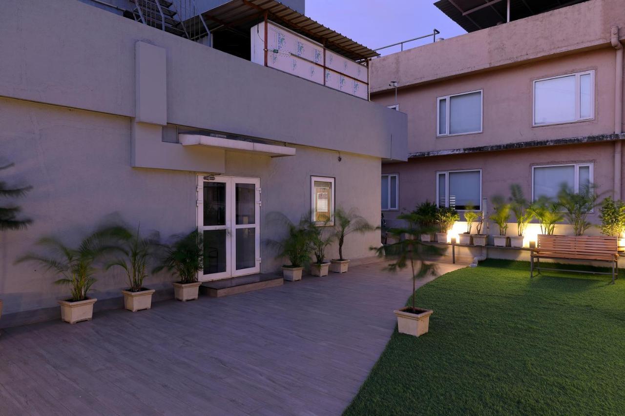 Hotel Sifat International Surate Extérieur photo