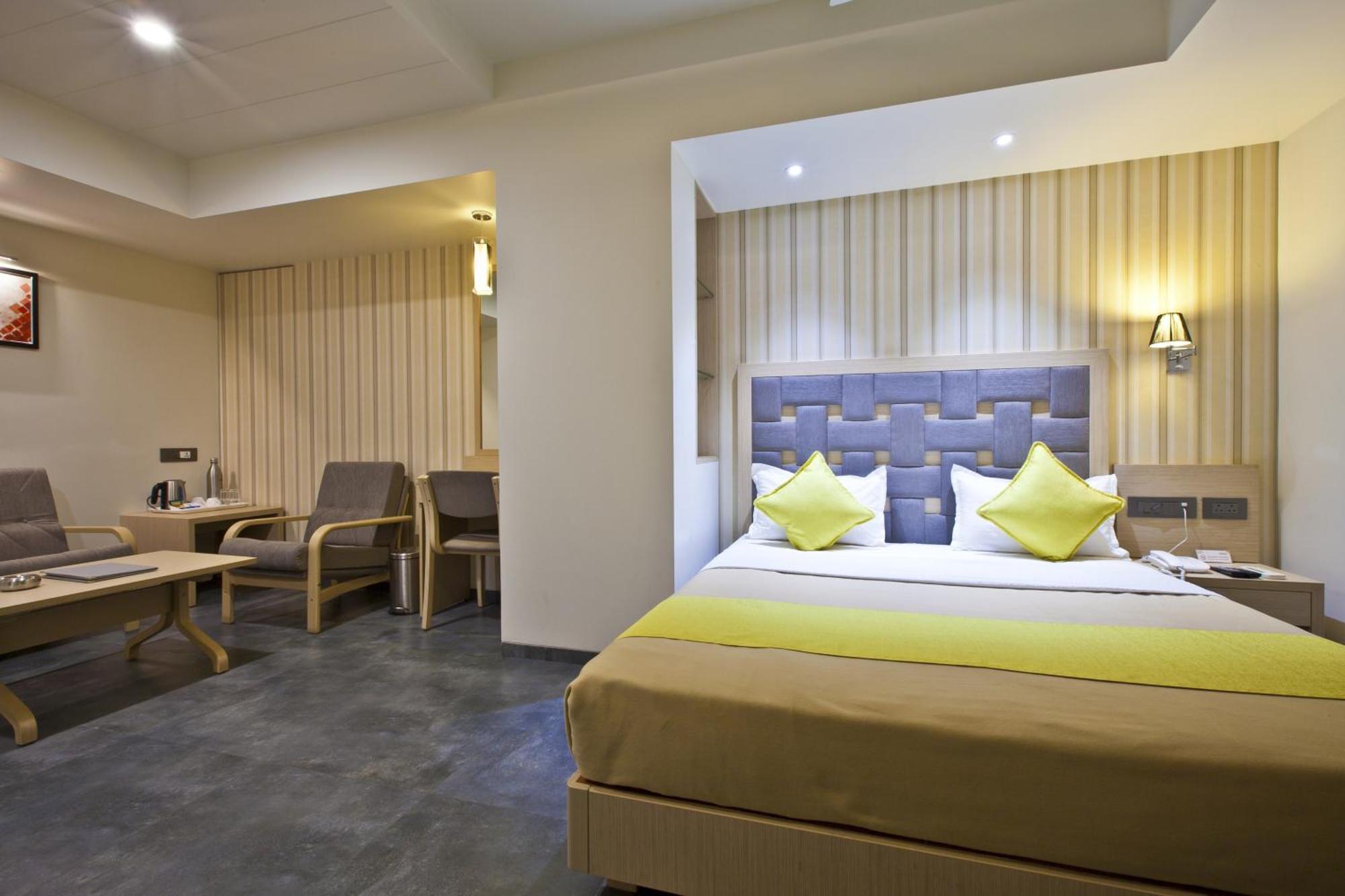 Hotel Sifat International Surate Extérieur photo